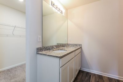 010 Main Bathroom ET41056