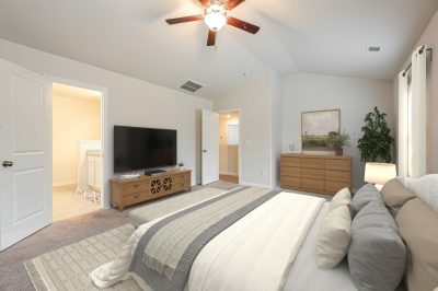 006 photo vs main bedroom 15156548
