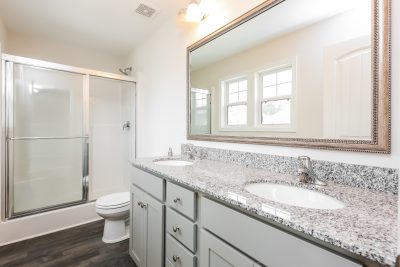 010 Main Bathroom ET51329