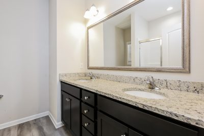 009 photo main bathroom 13068926