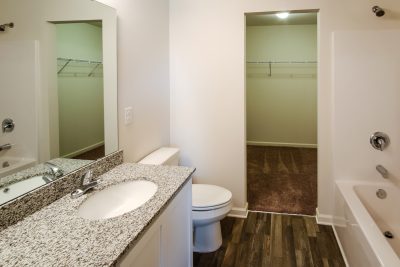 010 photo main bathroom 11299490