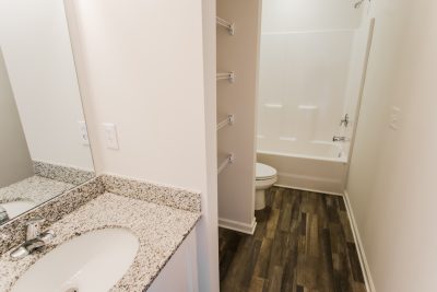 008 photo main bathroom 11300915