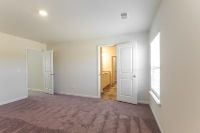 007 photo main bedroom 10347740