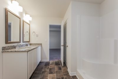 009 photo main bathroom 10348157