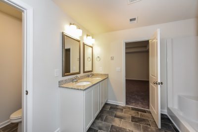 009 photo main bathroom 10266546
