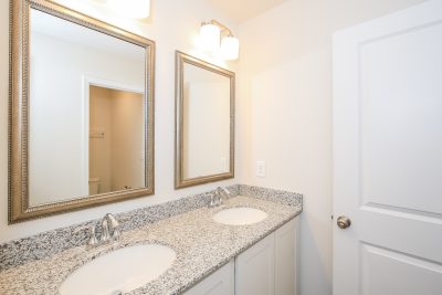 010 photo main bathroom 10434233