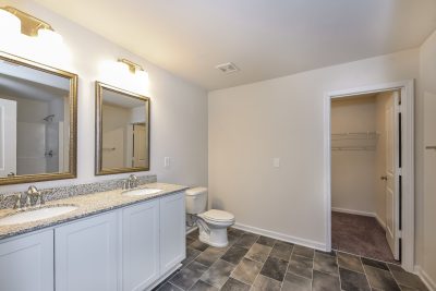 010 Main Bathroom ET61011