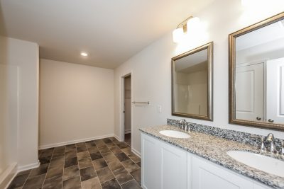 008 Main Bathroom ET61013