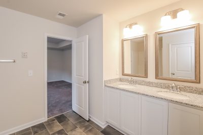 010 Main Bathroom ET61018