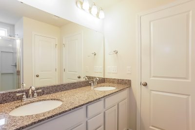 007 photo main bathroom 11005709