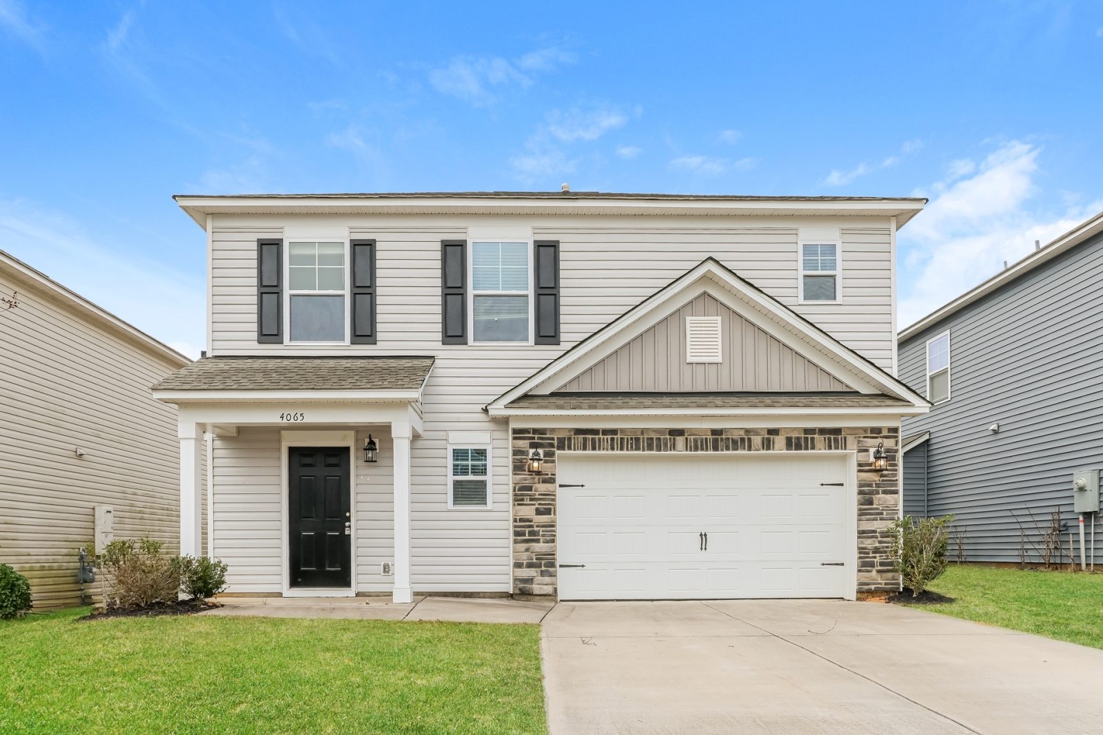 000 photo front view 15050895