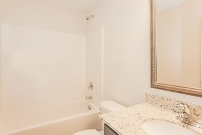 007 photo main bathroom 11006407