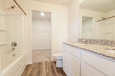 010 photo main bathroom 11273293