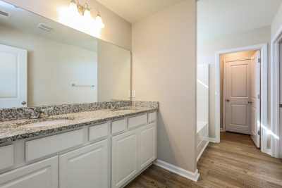 010 Main Bathroom ET31149