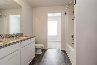 008 photo main bathroom 13054977