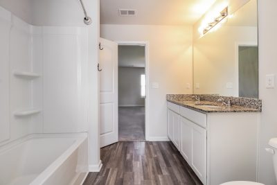 009 photo main bathroom 13054978