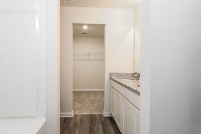 009 photo main bathroom 10594500