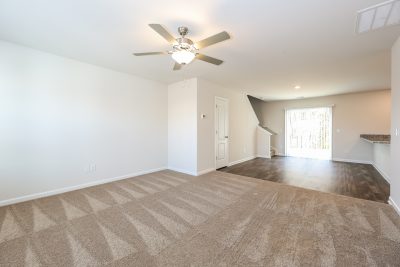 004 Living Room ET31381