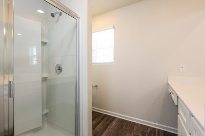 010 Main Bathroom ET31381