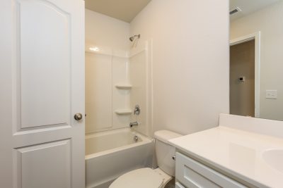 013 Bathroom ET31381