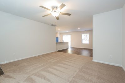 004 Living Room ET31382