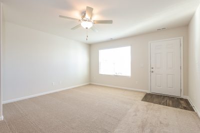 004 Living Room ET31383