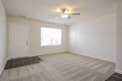 003 Living Room ET31384