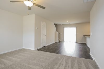 004 Living Room ET31384