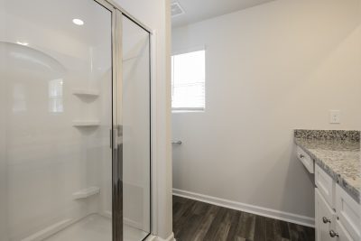 010 Main Bathroom ET31384