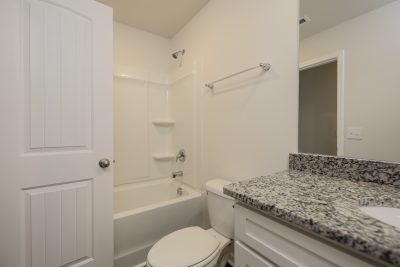 013 Bathroom ET31384