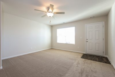 004 Living Room ET31386