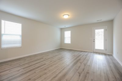 003 Living Room ET41085