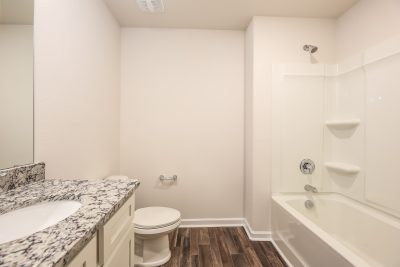 010 Main Bathroom ET51323