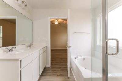 010 Main Bathroom ET51327