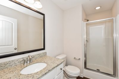 012 Bathroom ET51331