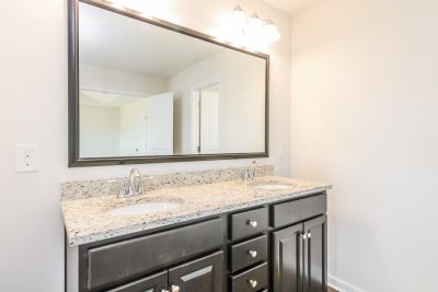 007 photo main bathroom 12952091