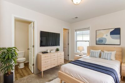 014 photo vs bedroom 15100837