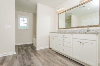 009 Main Bathroom ET91054
