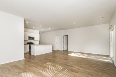 004 Living Room ET11021