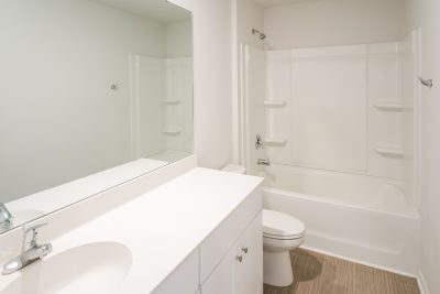 008 Main Bathroom ET11025