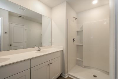 008 Main Bathroom ET21081