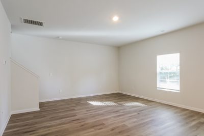 002 Living Room ET31077