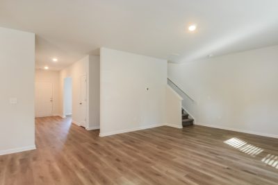 003 Living Room ET31077