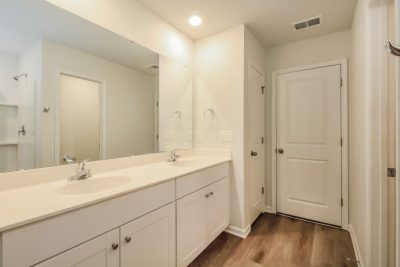 010 Main Bathroom ET31077