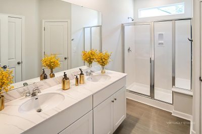 004 photo vs main bathroom 15183233