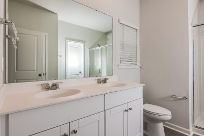 009 photo main bathroom 13401934