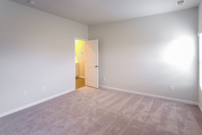 007 photo main bedroom 10569220