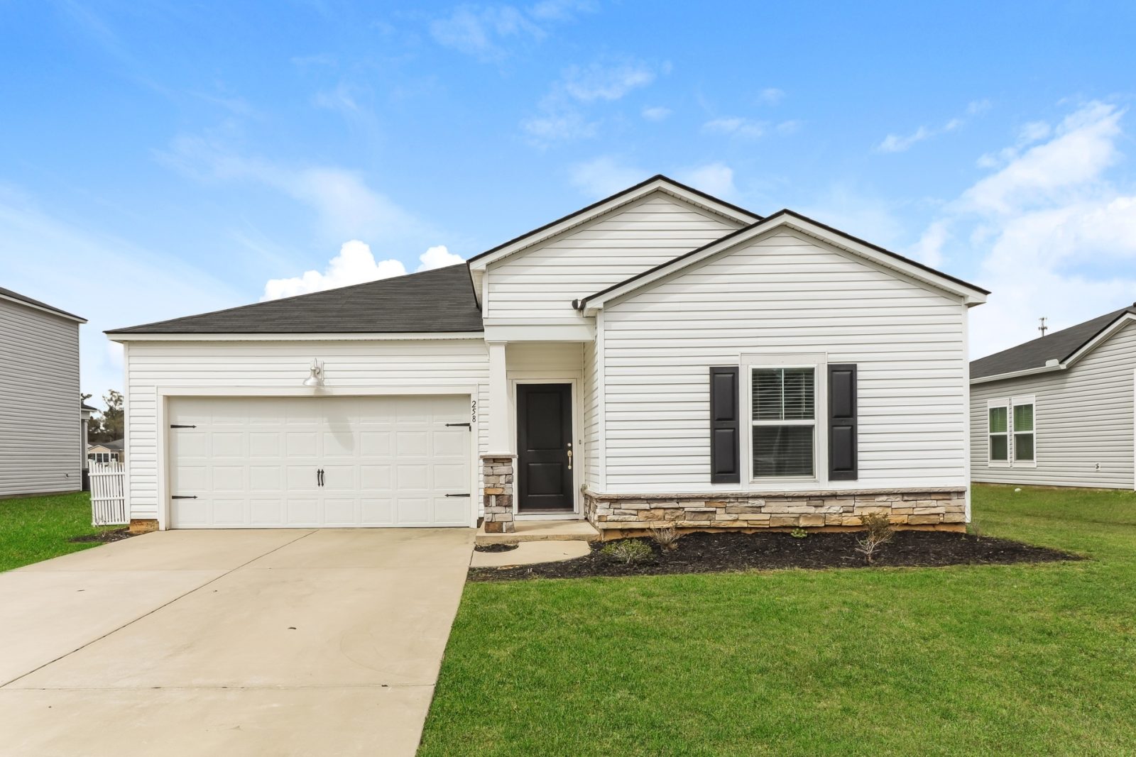 000 photo front view 15238773