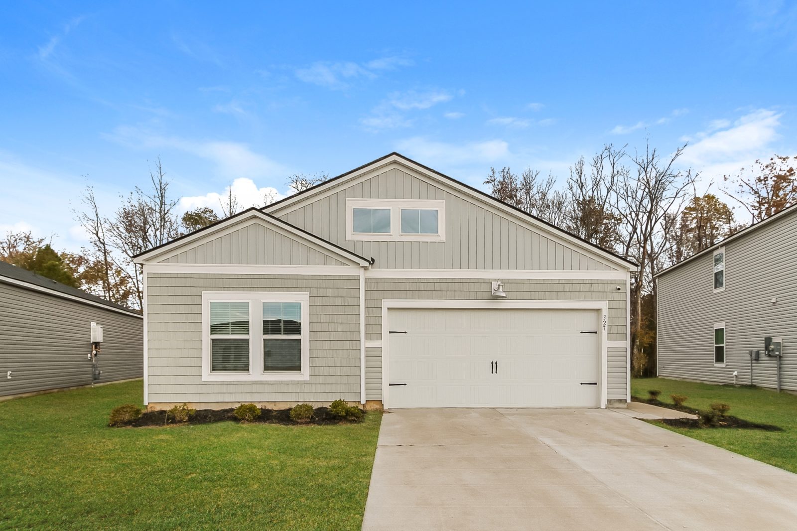 000 Front View 13332792