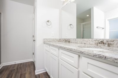 007 photo main bathroom 10578307
